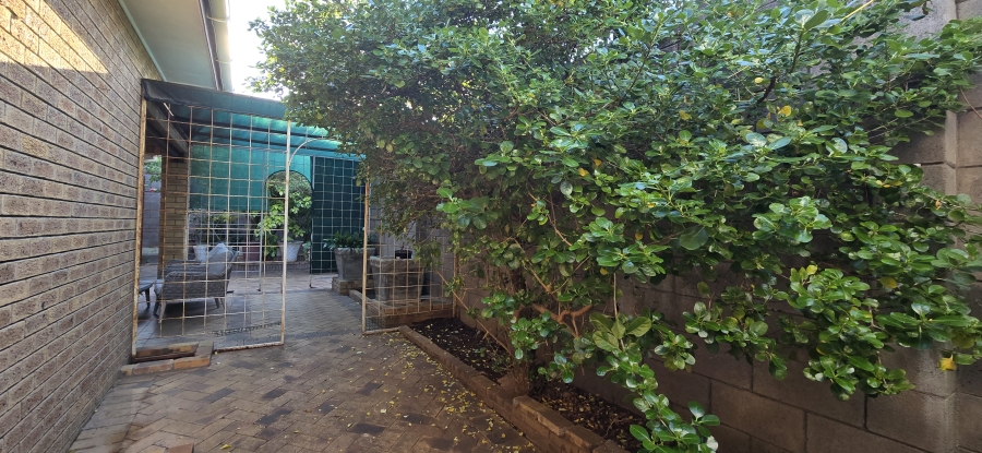 3 Bedroom Property for Sale in Die Wingerd Western Cape